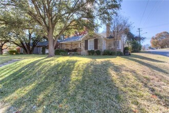 3325 Benbrook Blvd in Fort Worth, TX - Building Photo - Building Photo