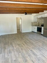 1216 E 138th Ave in Tampa, FL - Foto de edificio - Building Photo