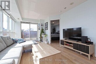 125 Western Battery Rd in Toronto, ON - Building Photo - Building Photo