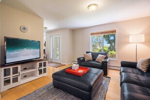 28 Shoals View Dr in Rye, NH - Building Photo