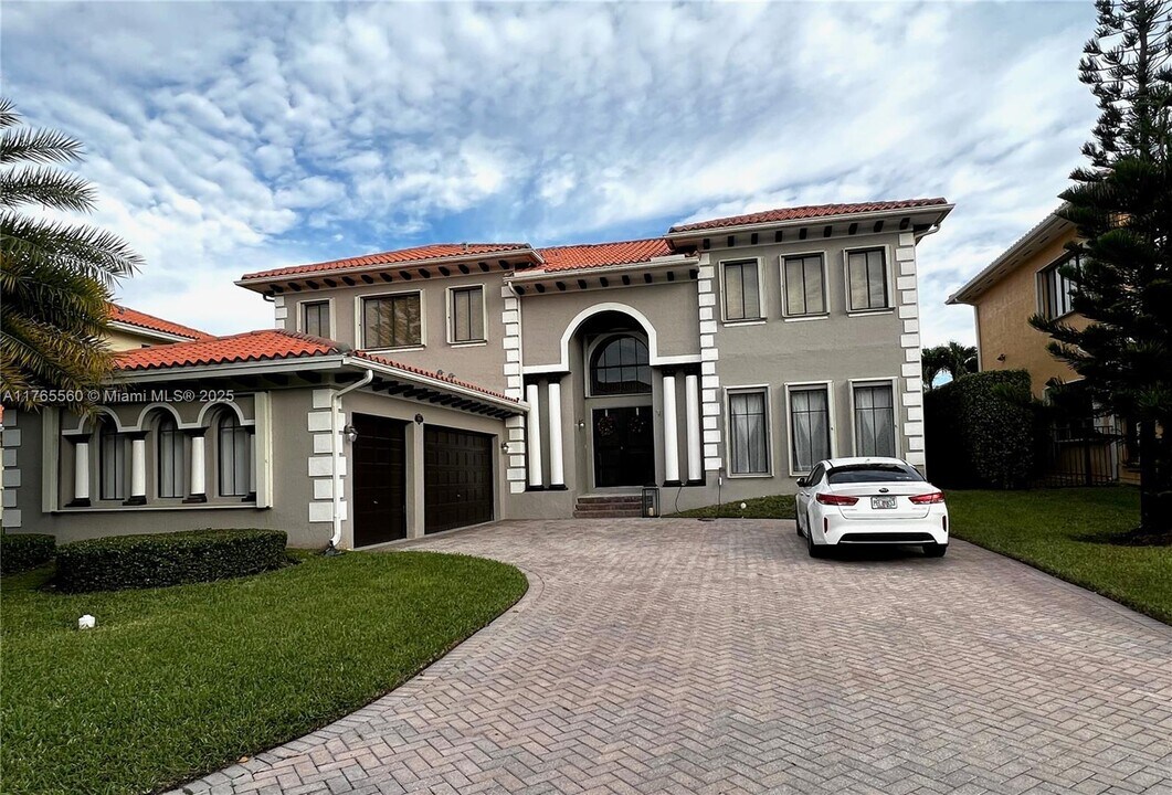 7985 SW 195th St in Cutler Bay, FL - Building Photo