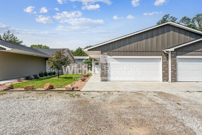 property at 1006-1006 W 55th St S