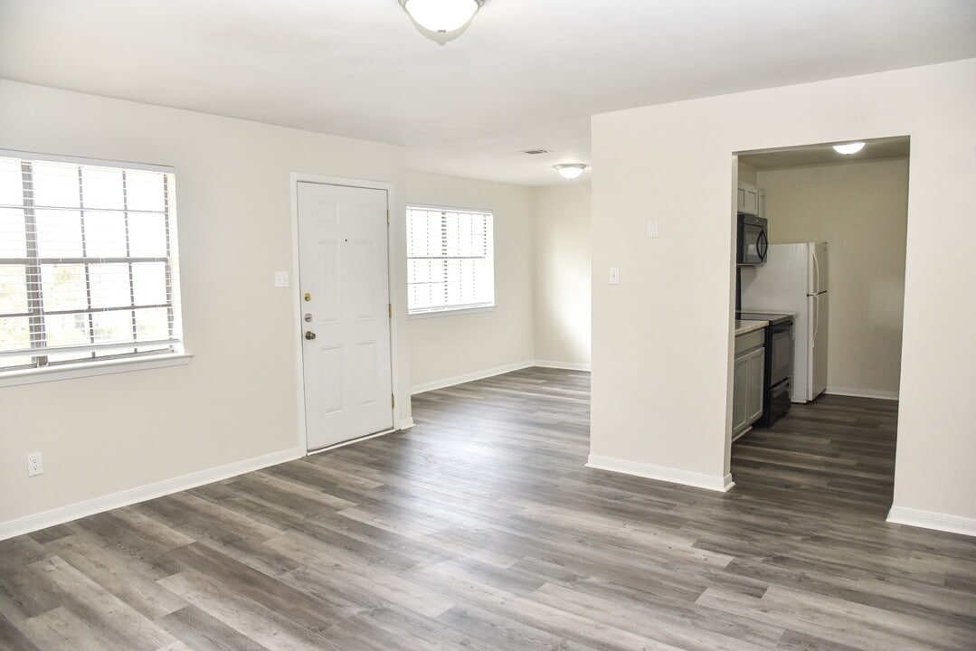 700 Navarro Dr-Unit -D in College Station, TX - Building Photo