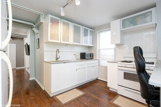 1814 W Thomas St-Unit -2R in Chicago, IL - Building Photo - Building Photo