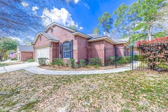 134 E Foxbriar Forest Cir in Spring, TX - Foto de edificio - Building Photo