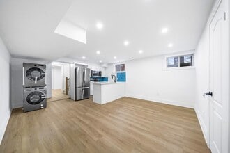 2294 Lake Shore Blvd W in Toronto, ON - Building Photo - Building Photo
