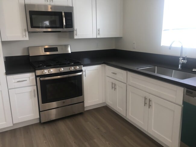 1451-1451-1451-1452 Hornblend St