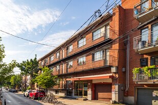 Place Coloniale in Montréal, QC - Building Photo