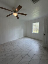 9210 Tacquard Dr in Hitchcock, TX - Building Photo - Building Photo