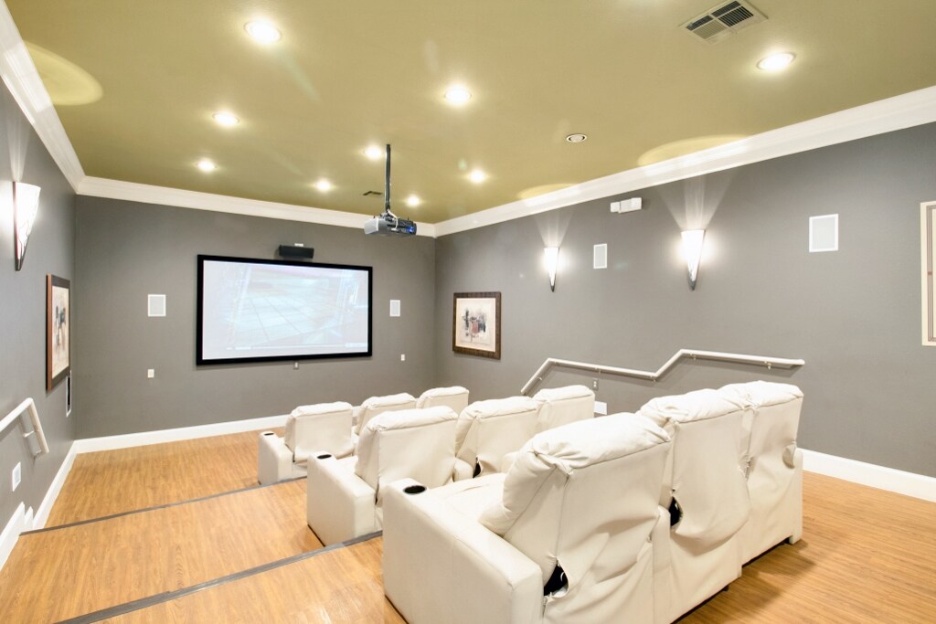 Grand Estates @ Kessler Park in Dallas, TX - Building Photo