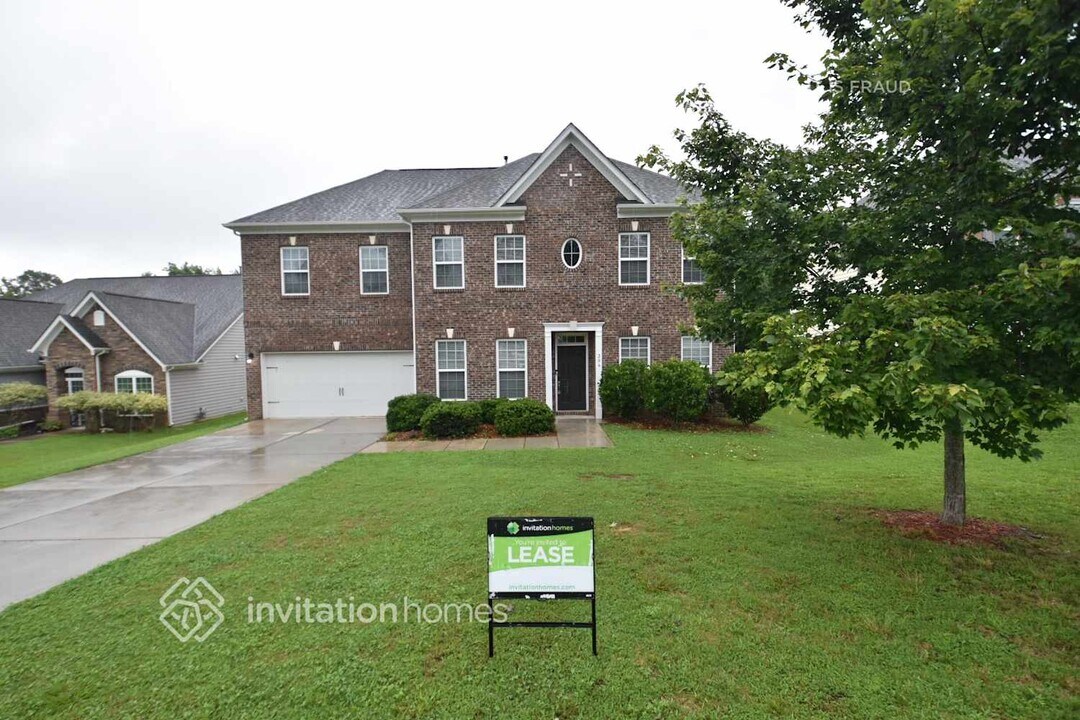206 Sassafras Rd in Mooresville, NC - Building Photo