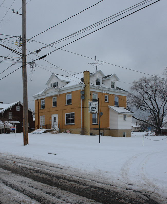 2050 Cherry Ave in Alliance, OH - Building Photo - Building Photo