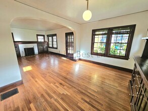 223 NE 62nd Ave in Portland, OR - Building Photo - Building Photo