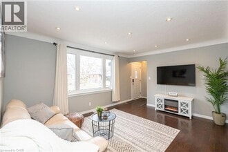 4 Sunning Hill Ave in Hamilton, ON - Building Photo - Building Photo