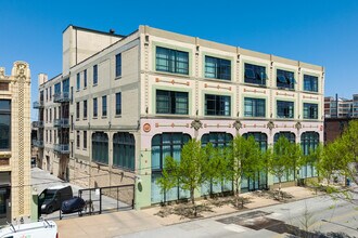Packard Lofts in St. Louis, MO - Foto de edificio - Building Photo