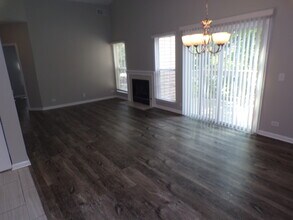 1053 Woodhill Ct in Elgin, IL - Building Photo - Building Photo