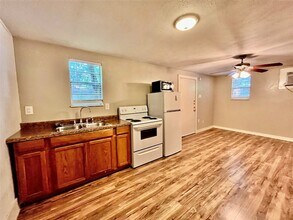 904 Denton St in Denton, TX - Building Photo - Building Photo