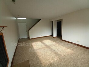 104 Glenview Dr in Lawrence, KS - Building Photo - Building Photo