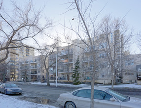 Grandin Court in Edmonton, AB - Building Photo - Building Photo