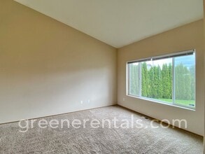 9837 Greenleaf Loop SE in Yelm, WA - Building Photo - Building Photo