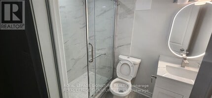 25 Lyle Dr in Clarington, ON - Building Photo - Building Photo