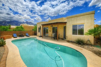 11979 N Labyrinth Dr in Oro Valley, AZ - Building Photo - Building Photo
