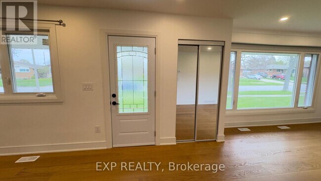 21 Clearview Heights in St Catharines, ON - Building Photo - Building Photo