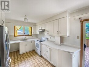 27 Youngman Dr in Guelph, ON - Building Photo - Building Photo