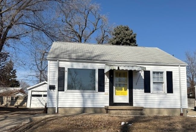 1408 E Buena Vista Ave