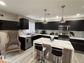 2784 Fountain Ridge Ln in Henderson, NV - Building Photo - Building Photo