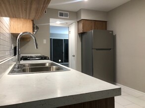 5849 S Francisco Ave, Unit 1D in Chicago, IL - Foto de edificio - Building Photo