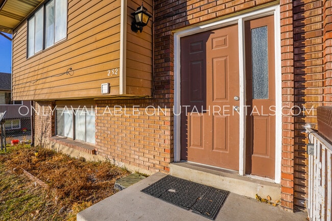 property at 230 W Foxbridge Dr