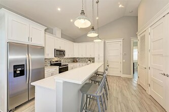 701 21st St W in Bradenton, FL - Foto de edificio - Building Photo