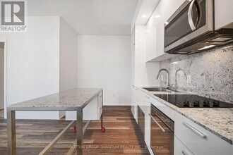 75 Canterbury Pl in Toronto, ON - Building Photo - Building Photo