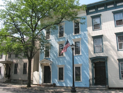 127 Warren St in Hudson, NY - Foto de edificio - Building Photo