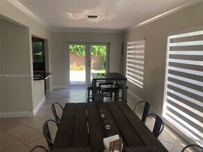 2532 NE 27th Ave in Fort Lauderdale, FL - Building Photo - Building Photo