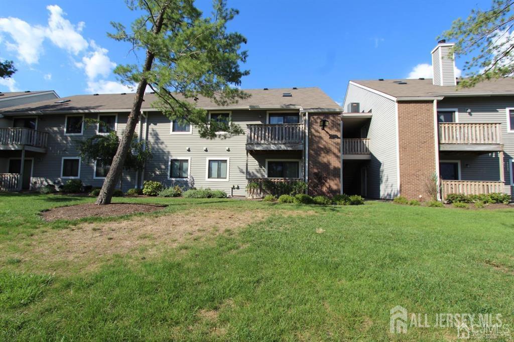 208 Ravens Crest Dr in Plainsboro, NJ - Building Photo