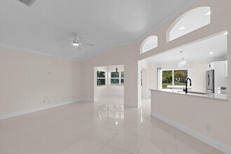 1151 Delray Lakes Dr in Delray Beach, FL - Building Photo - Building Photo