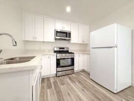 8525 Wakefield Ave, Unit 8525 Wakefield Ave in Panorama City, CA - Building Photo