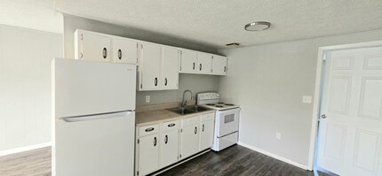 Century Square Apartments in Bristol, TN - Building Photo - Interior Photo