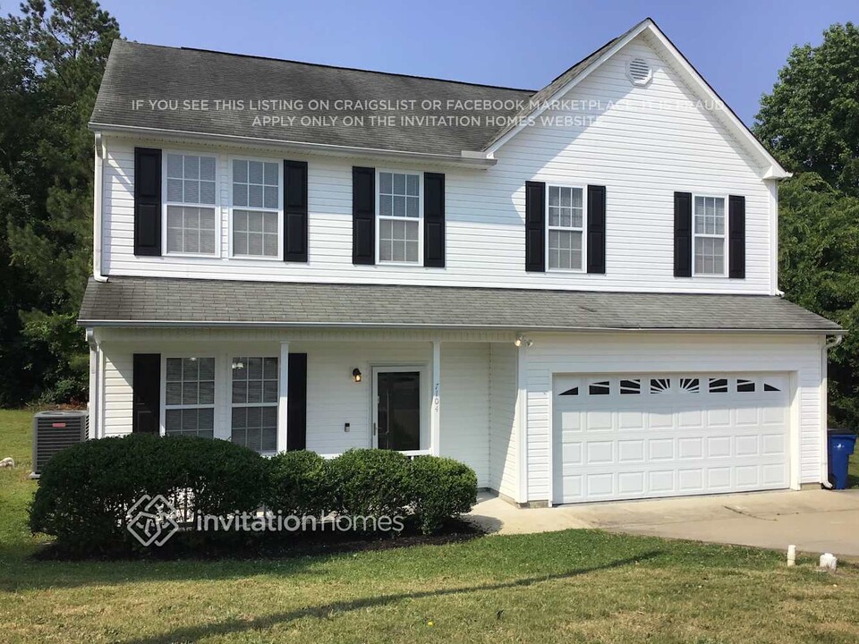 7104 Sandygrass Ct in Raleigh, NC - Building Photo