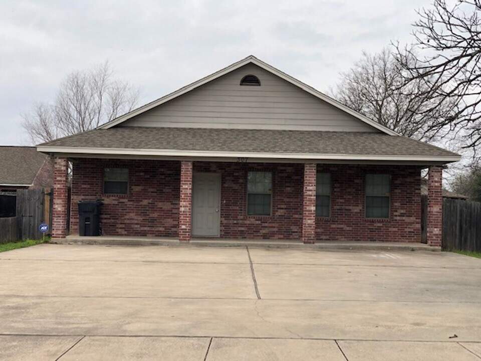 307 Church in Waco, TX - Building Photo