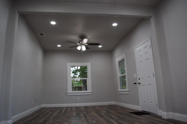 2601 N Thorne Ave in Fresno, CA - Building Photo - Building Photo