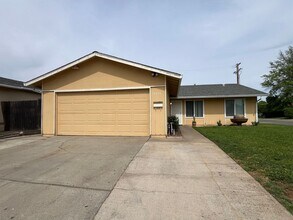 10450 Reymouth Ave in Rancho Cordova, CA - Building Photo - Building Photo