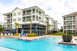 Evergreen 9 Mile in Pensacola, FL - Building Photo