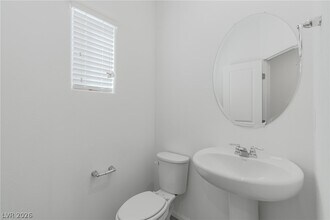 7406 S Pioneer Way in Las Vegas, NV - Building Photo - Building Photo