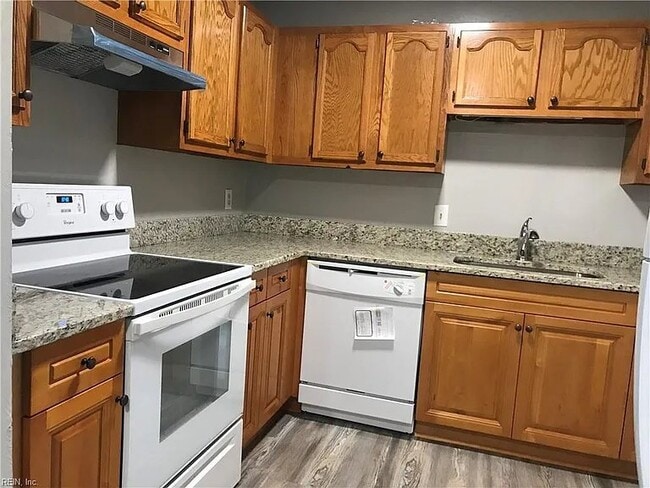 5775 W Hastings Arch in Virginia Beach, VA - Foto de edificio - Building Photo