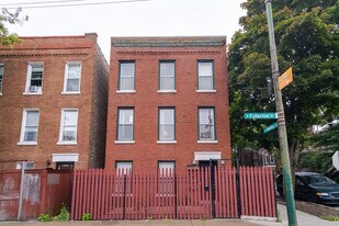 2257 W Fullerton Ave in Chicago, IL - Building Photo