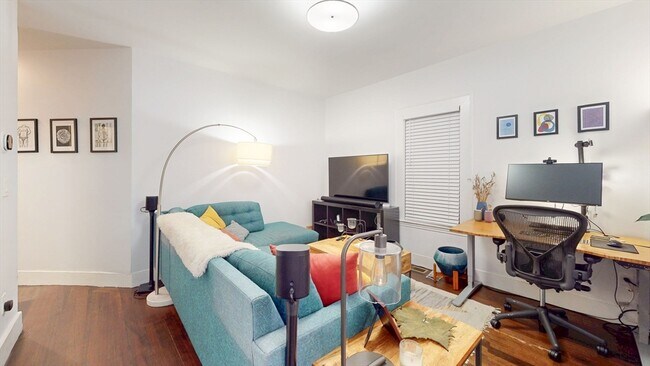 114 Hudson St in Somerville, MA - Building Photo - Building Photo