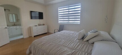 11476 NW 77th Ln in Medley, FL - Building Photo - Building Photo